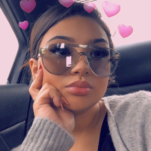 Meet your Posher, Celeste - Picture 2 of 3